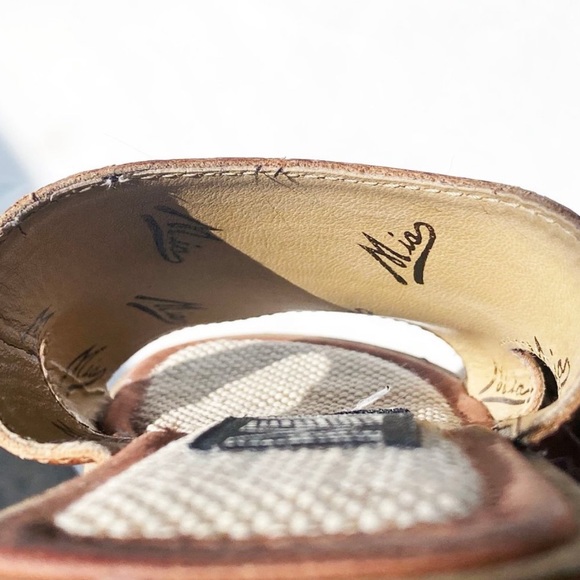 SOLD Vintage 70s "MIA" Brazilian Platform Sandals - Picture 12 of 16